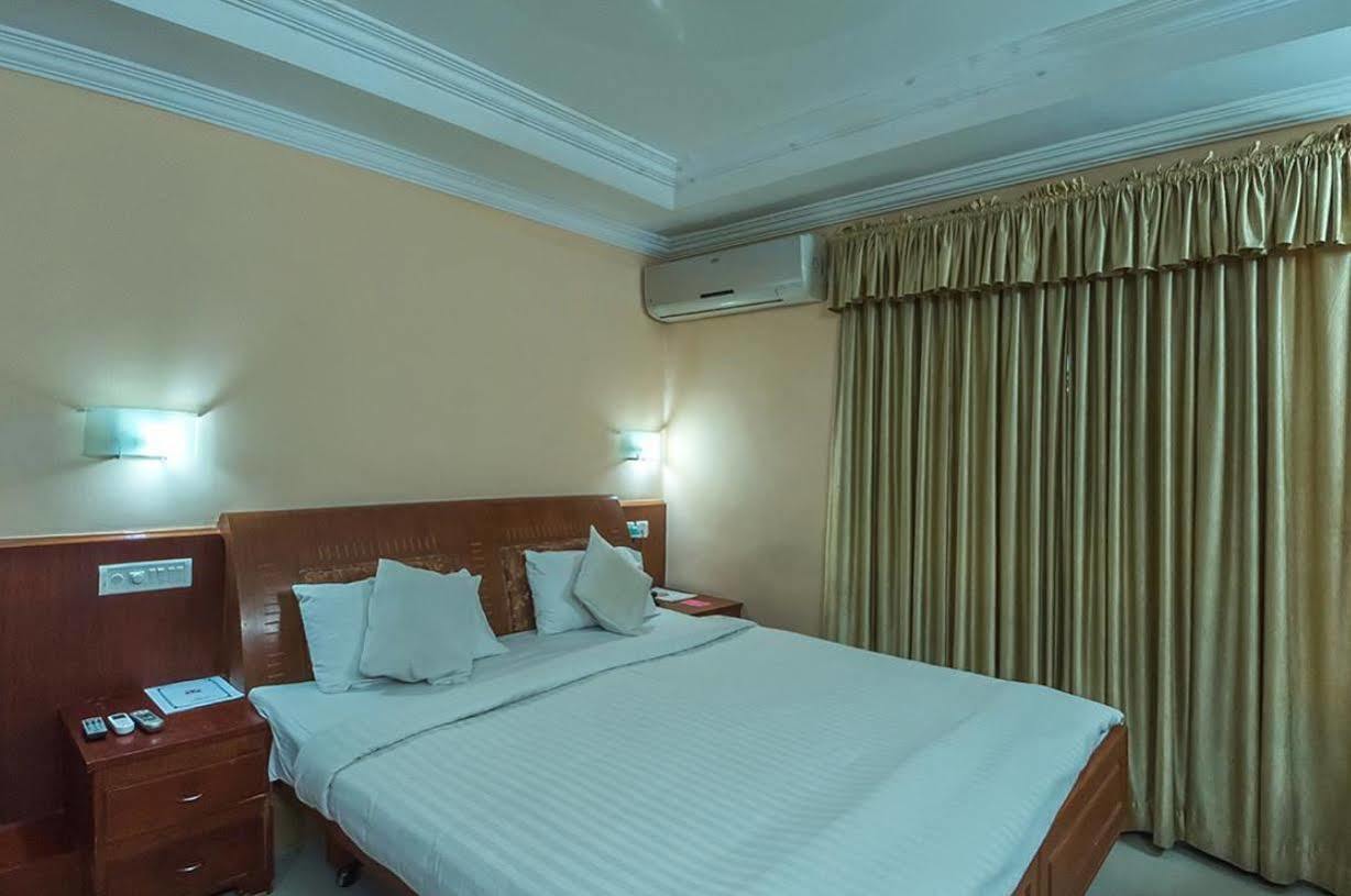 Kpm Regency Hotel Palakkad Exterior foto